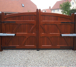 413 swinging gates operator